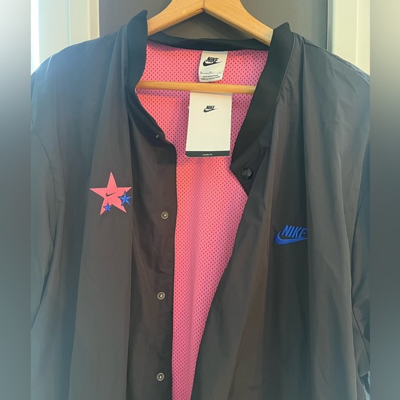 Nike Authentics
Men's Warm-Up Shirt - Picture 2 of 5